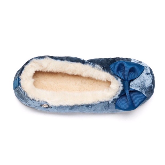 LC LAUREN CONRAD Blue Plush Slippers & Sleep Mask - Picture 2 of 6